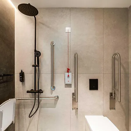 Limehome Gran Via 3*