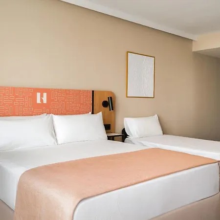 Limehome Gran Via 3*